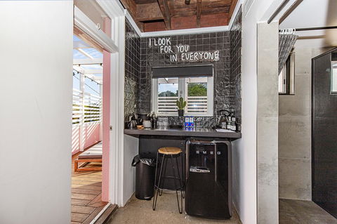 The Pink Hotel Coolangatta - Accommodation Nelson Bay 32