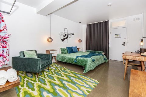 The Pink Hotel Coolangatta - Accommodation Nelson Bay 28