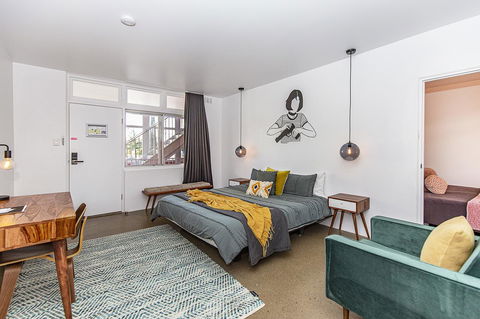 The Pink Hotel Coolangatta - Accommodation Nelson Bay 12