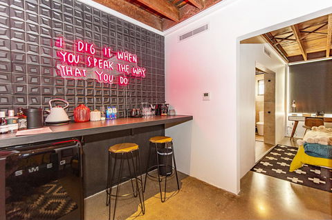 The Pink Hotel Coolangatta - Accommodation Nelson Bay 20