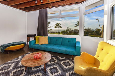 The Pink Hotel Coolangatta - Accommodation Nelson Bay 16