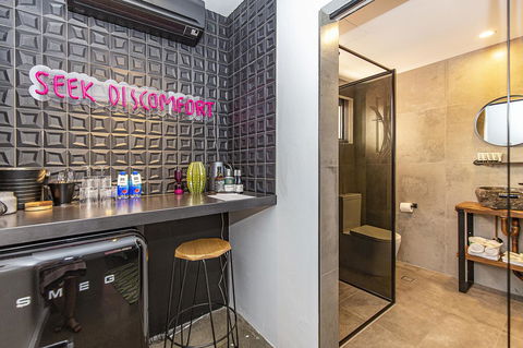 The Pink Hotel Coolangatta - Accommodation Nelson Bay 26