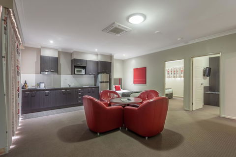 Platinum International - Accommodation Nelson Bay 2