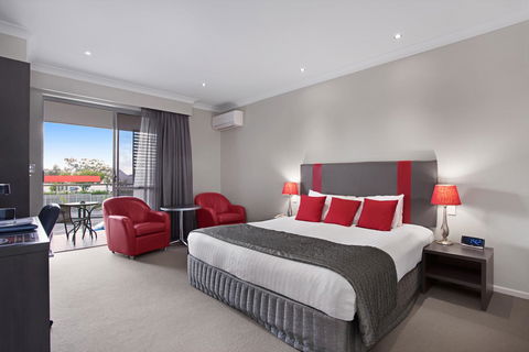 Platinum International - Accommodation Nelson Bay 14