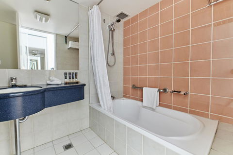 Novotel Cairns Oasis Resort - Accommodation Nelson Bay 2