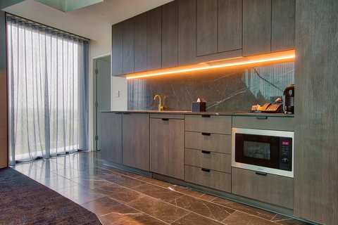 Eatons Hill Hotel - Nelson Bay Accommodation.com 16