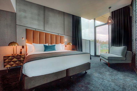 Eatons Hill Hotel - Nelson Bay Accommodation.com 15