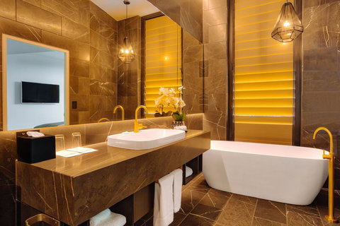 Eatons Hill Hotel - Nelson Bay Accommodation.com 14