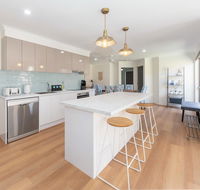 Waterfront Theme Park Getaway - Accommodation Nelson Bay