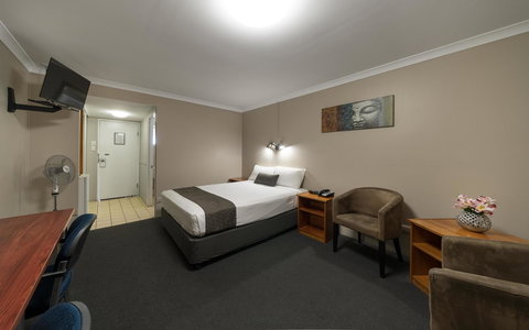 Cosmopolitan Motel & Serviced Apartments - Accommodation Nelson Bay 5