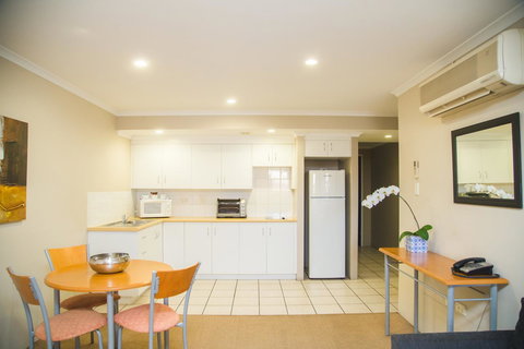 Cosmopolitan Motel & Serviced Apartments - Accommodation Nelson Bay 19