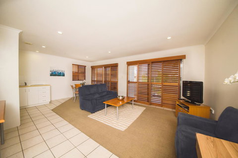 Cosmopolitan Motel & Serviced Apartments - Accommodation Nelson Bay 24