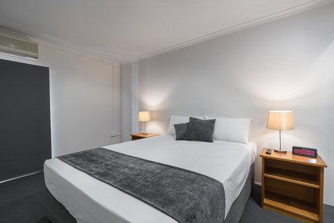 Cosmopolitan Motel & Serviced Apartments - Accommodation Nelson Bay 3