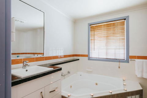 Apple Blossom Cottages - Accommodation Nelson Bay 9