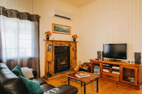 Apple Blossom Cottages - Accommodation Nelson Bay 6