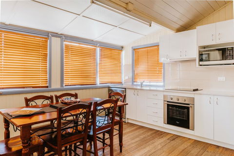Apple Blossom Cottages - Accommodation Nelson Bay 7