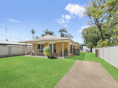 Beautiful Home- Walk To Beach-Short Drive To Noosa - Accommodation Nelson Bay 7