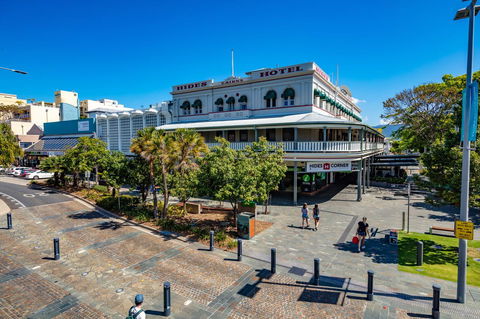 Hides Hotel - Accommodation Nelson Bay 2