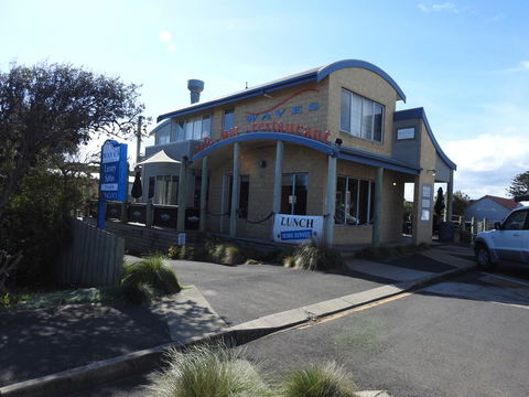 Waves Luxury Suites - Accommodation Nelson Bay 2