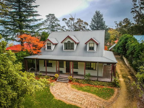 Whispering Pines Cottages - Accommodation Nelson Bay 0