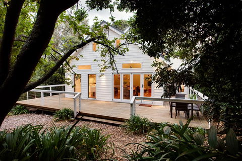 White Cottage - Accommodation Nelson Bay 3