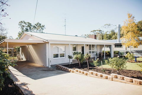 White On Wright Clare - Nelsons Bay Accommodation 1
