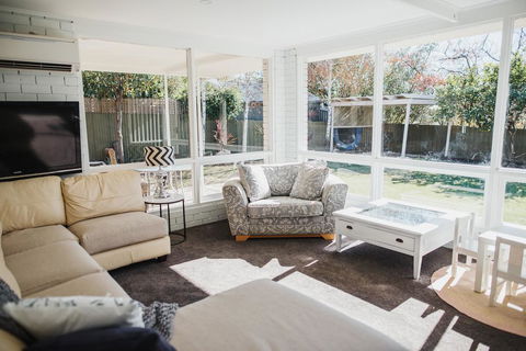 White On Wright Clare - Nelsons Bay Accommodation 2