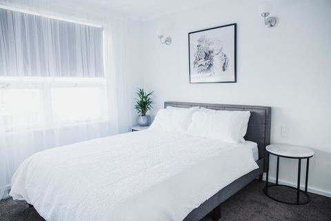 White On Wright Clare - Nelsons Bay Accommodation 3