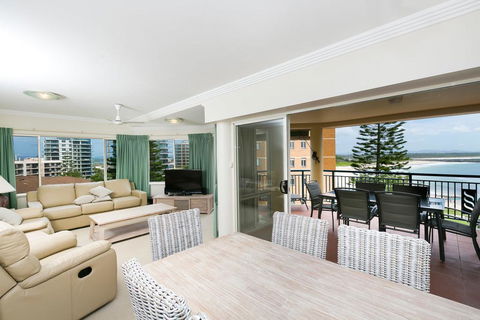 Whitesands, Unit 402, 34-38 North Street - Accommodation Nelson Bay 3
