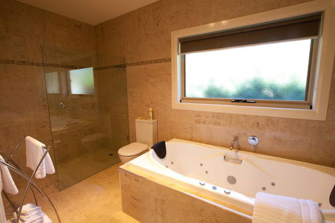 Wild Cattle Creek Estate - Accommodation Nelson Bay 3