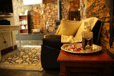 William Hunt's Retreat - Redwood Studio - Nelsons Bay Accommodation 1