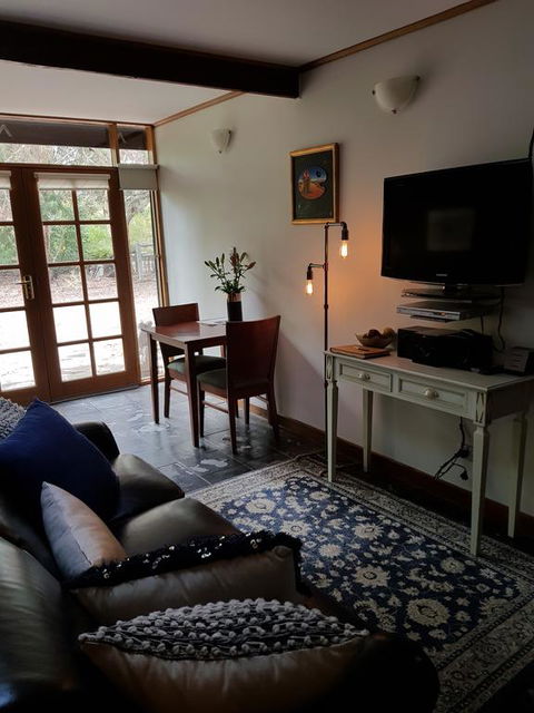William Hunt's Retreat - Redwood Studio - Nelsons Bay Accommodation 3