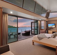 Yacht Club Villa 33 - Serenity - 4 Bedroom 4 Bathroom House Ocean Views 2 Buggies - Accommodation Nelson Bay