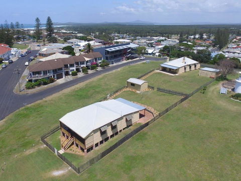 Yamba Pilot Cottage 1 - Pets Welcome - Close To Beach - Accommodation Nelson Bay 2