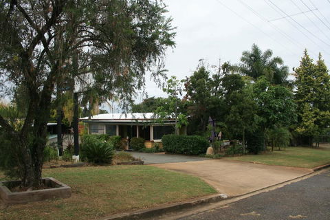 Yarraman Gardens Motel Queensland - Accommodation Nelson Bay 2