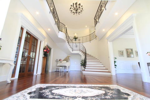 Yatahlia Manor Luxury Homestay - Accommodation Nelson Bay 2