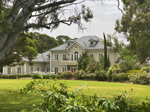 Yatahlia Manor Luxury Homestay - Accommodation Nelson Bay 0