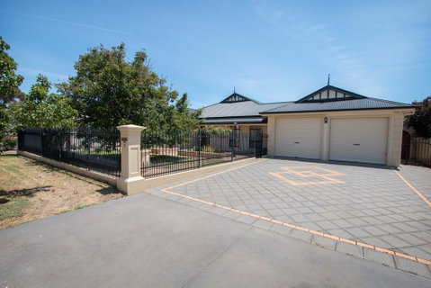 Yellow Rose Cottage - Nelsons Bay Accommodation 0