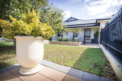 Yellow Rose Cottage - Nelsons Bay Accommodation 1