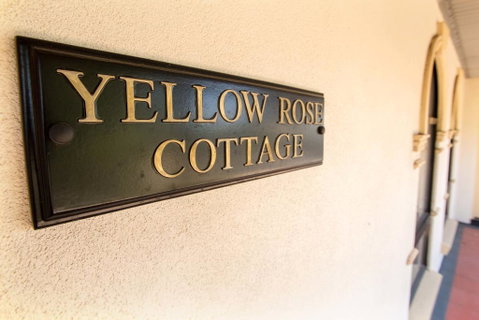 Yellow Rose Cottage - Nelsons Bay Accommodation 3