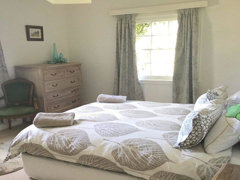 York Cottage - Grand Gate House And Enchanting Gardens - Accommodation Nelson Bay 1