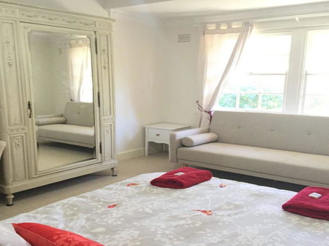 York Cottage - Grand Gate House And Enchanting Gardens - Accommodation Nelson Bay 2