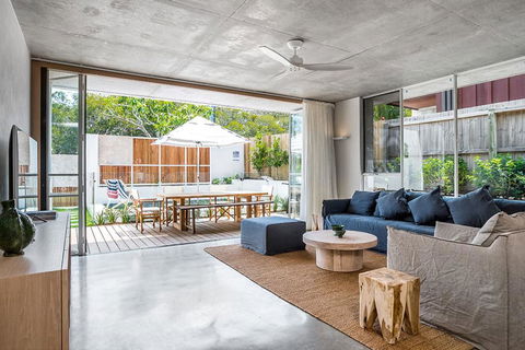 Your Luxury Escape - Driftwood Three At Clarkes Beach - Accommodation Nelson Bay 2