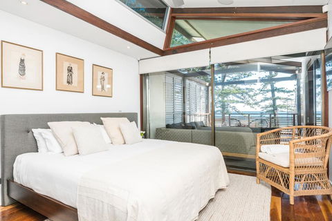 Your Luxury Escape - On The Bay - Stunning Beachfront Apartment - Accommodation Nelson Bay 3