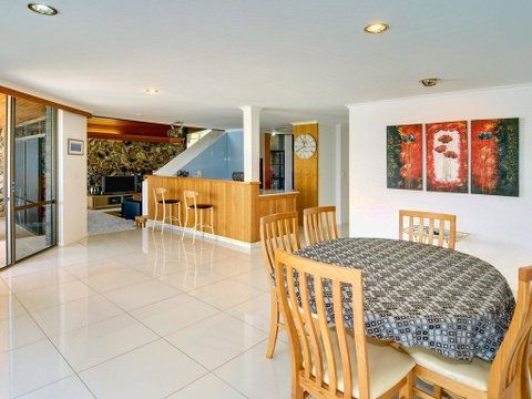 Yulunga 20 - 4 BDRM Canal Home With Pool - Accommodation Nelson Bay 2