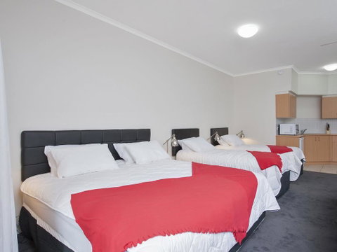 Zenith Studio, Unit 4/10 Messines Street - Accommodation Nelson Bay 2