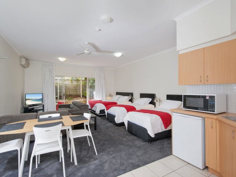 Zenith Studio, Unit 4/10 Messines Street - Accommodation Nelson Bay 3