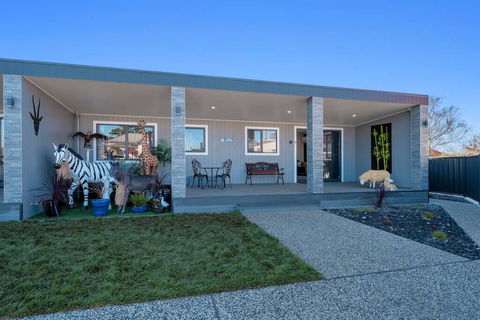 Zoo Villas: Villa Giraffe - Central Wynyard - Accommodation Nelson Bay 2