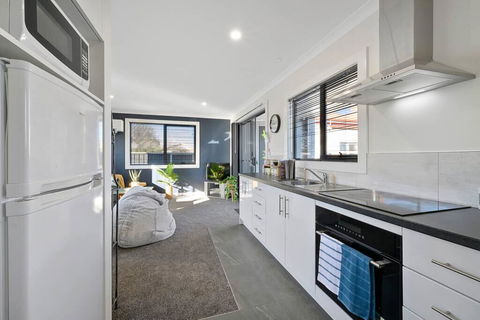 Zoo Villas: Villa Giraffe - Central Wynyard - Accommodation Nelson Bay 1