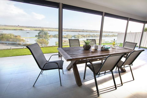 Serenity And Sweeping Murray River Views - Nelsons Bay Accommodation 1